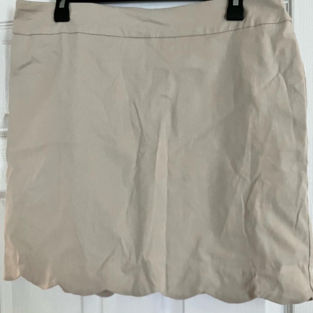 NWT coral bay tan skorts with scalloped, edging size large